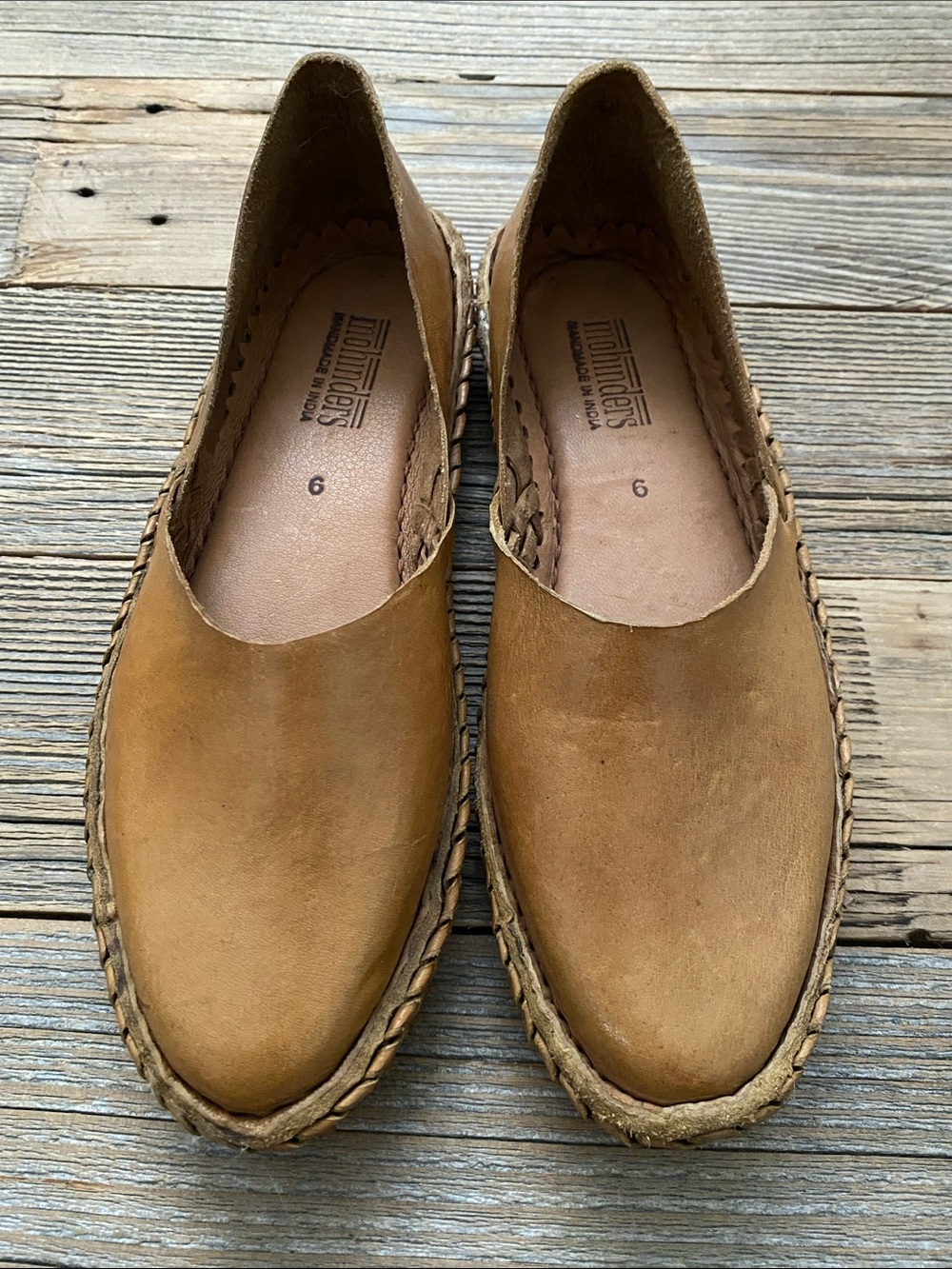 Mohinders Heritage Solid Slide. Honey. Size 9.